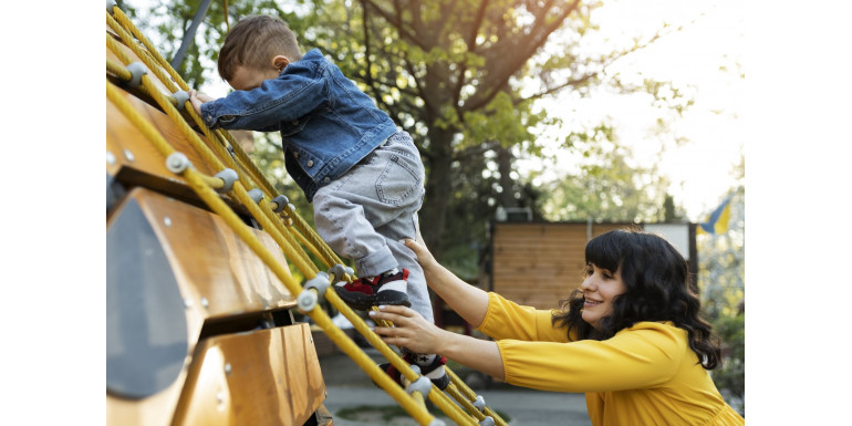 Безопасность детских площадок: требования к покрытию, установке и оборудованию