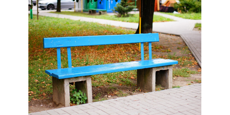 Скамейки для детских площадок: эргономика, безопасность и расположение для комфорта родителей.