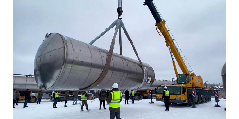 Как завезти большой резервуар для воды на участок с узким проездом